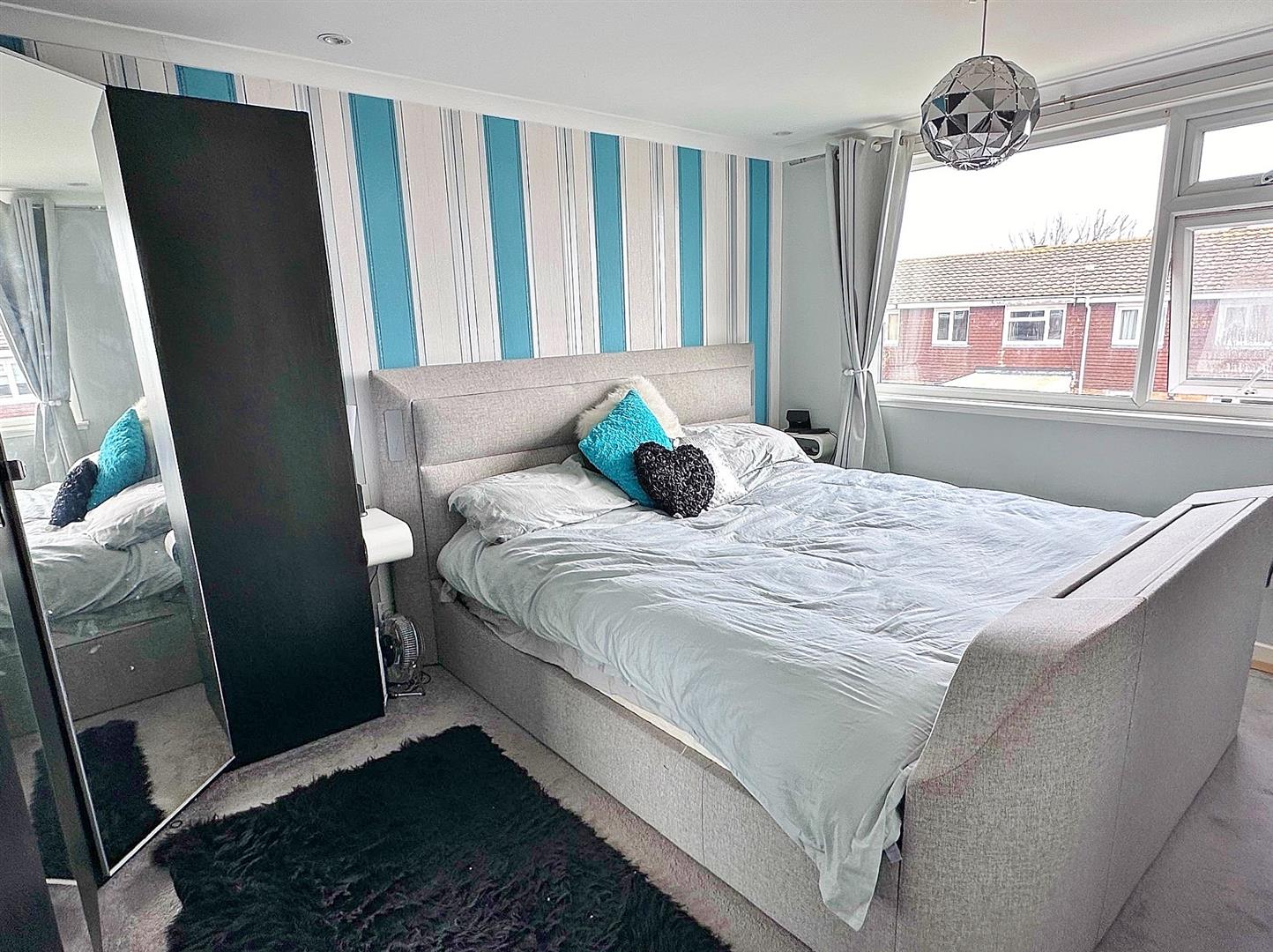 3 Bedroom House - End Terrace. Faversham Road in Eastbourne, East Sussex 10